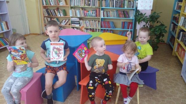 Вот такие мы друзья: библиотека, книга, я
